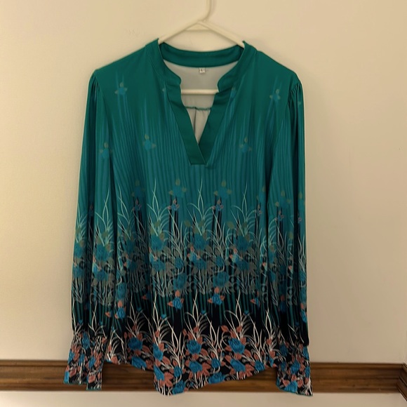 Blouse Women's Turquoise, beige, Blouse. With Bishop Sleeves. V-neck. Large - Picture 3 of 13